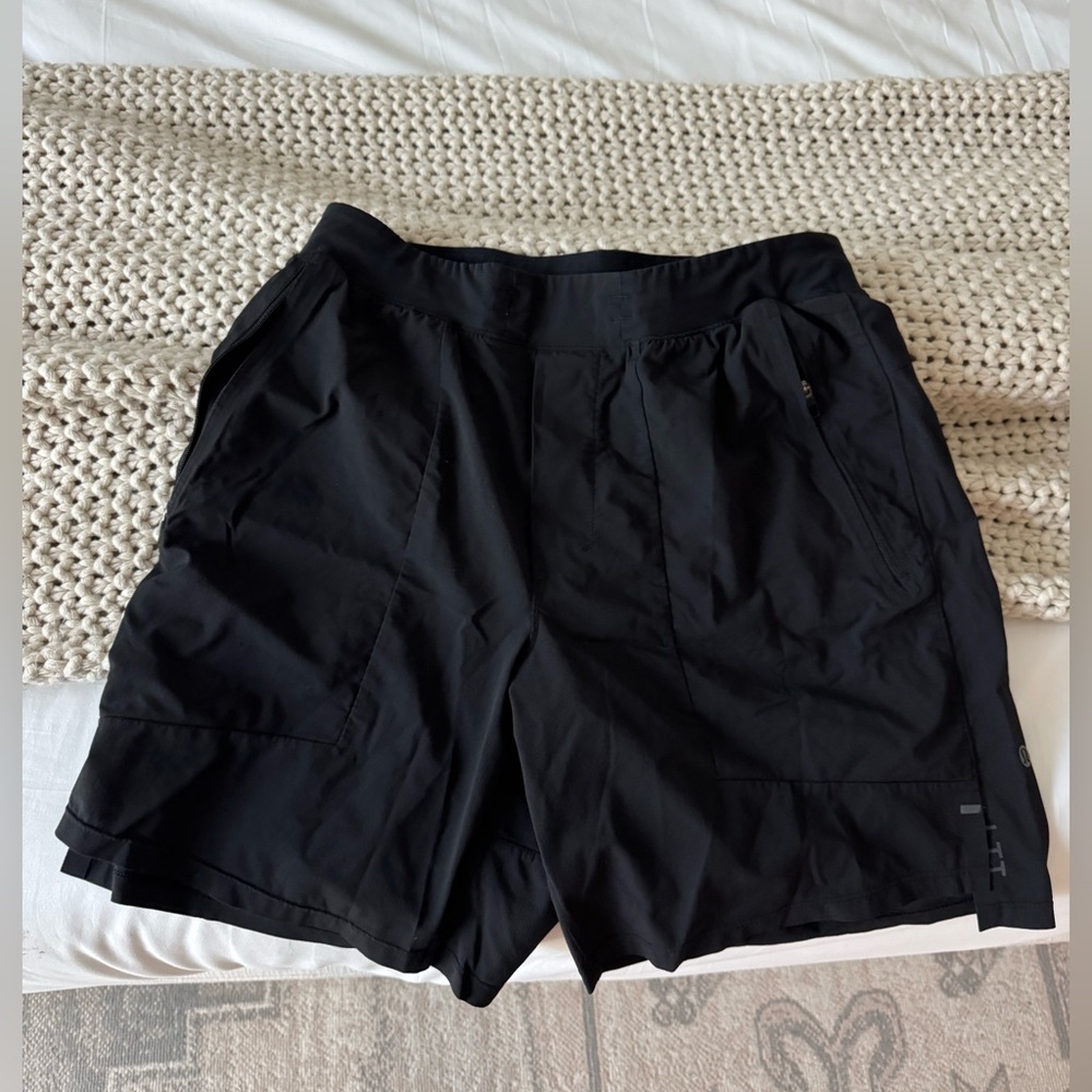 Lululemon license to train size medium 7”